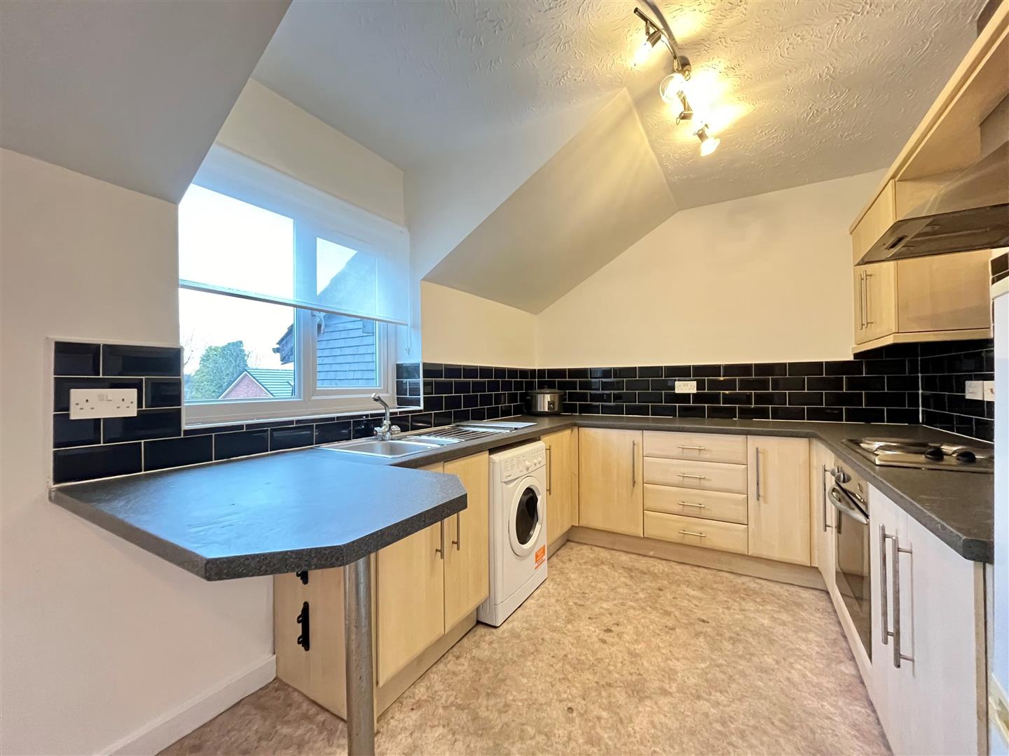 2 Bedroom Apartment To Rent image 4